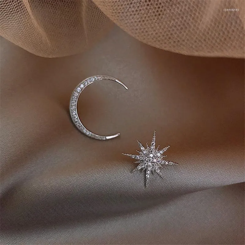 Pendanthalsband mode koreanska juvelley asymmetri silver färg crystal moon stjärna uttalande studörhängen för kvinnor pendientes eh022