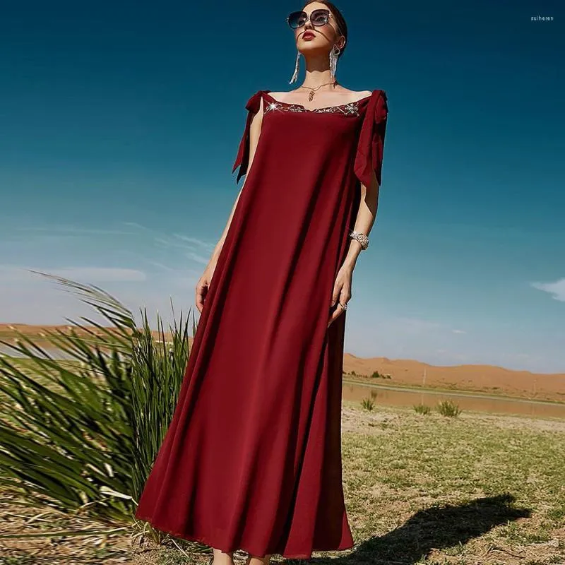 Etniska kläder Europeiska och amerikanska mörkröda ärmlös snörningsklänning Dubai med diamanter reser fashionabla muslimska kvinnor