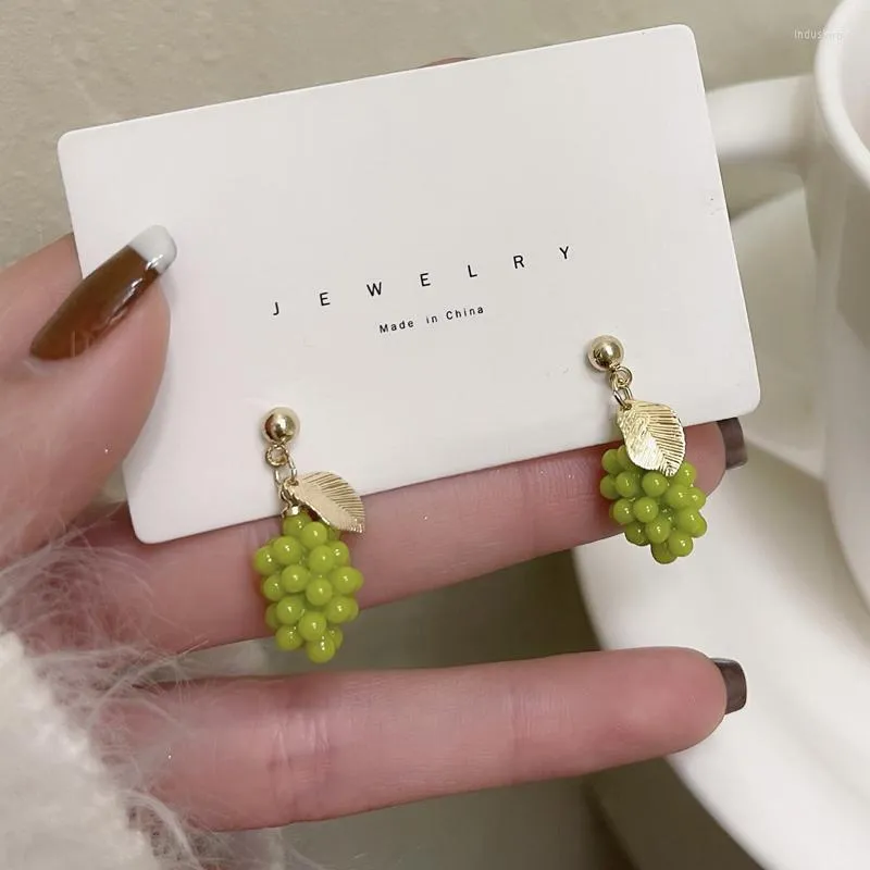 Dos boucles d'oreilles Style japonais mignon vert raisin oreille Clips été mode fruits frais petits raisins Clip sur pour les femmes bébé filles