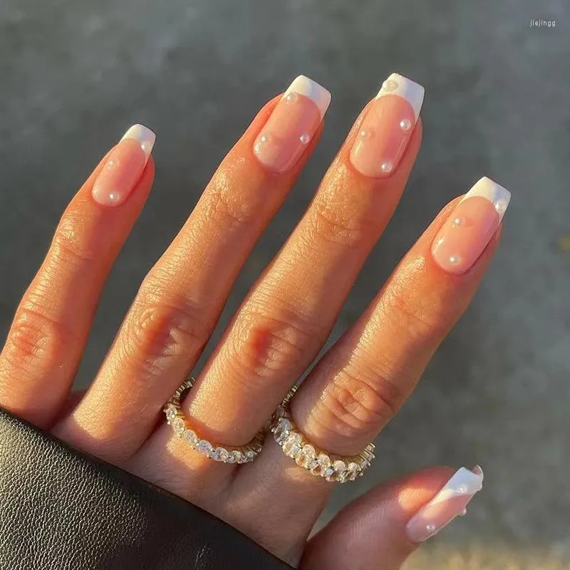 False unhas 24pcs Fake Nude Pink Pearl Dicas de pregos compridos caixão simples prensa vestível na borda branca francesa