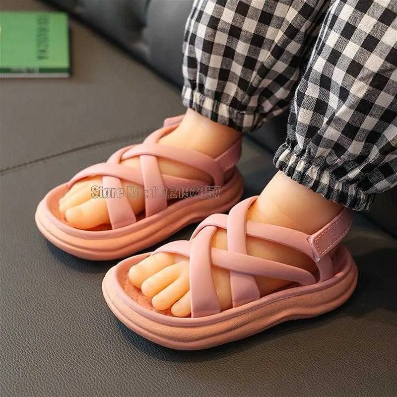 Sandaler Nya sommarlittra flickor Sandaler blommor Enkla härliga rosa barn Småbarn Baby Soft Leisure School Girl Shoes