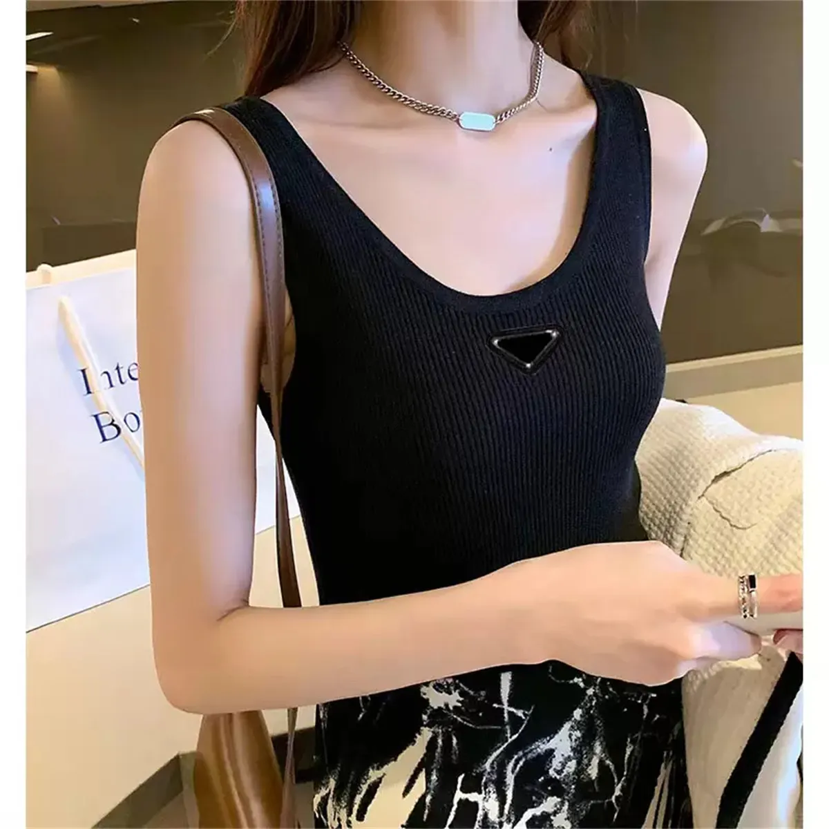 womens Knits Sleeveless Woman Tees Shirts Tank Women Slim Vest Shirt Soft Silk Tshirts Design Summer Lady Short Tops Breathable W2Q3#