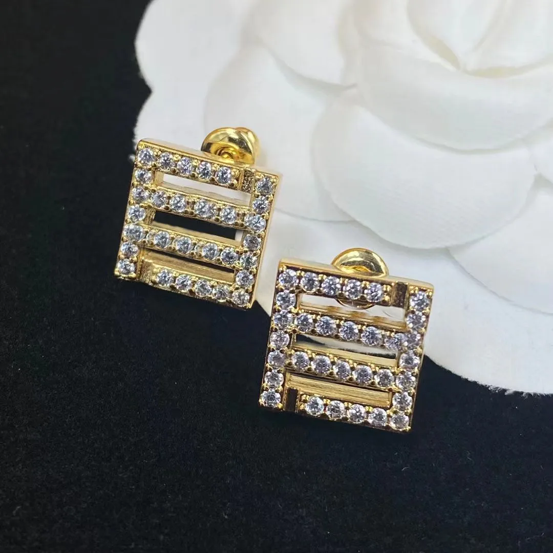 2023 New Stud Earrings Fashion Luxury Brand Designer Classic Gorgeous Diamond Earrings Wedding Party Gift Excellent Quality Jewelry with Box and Stamp