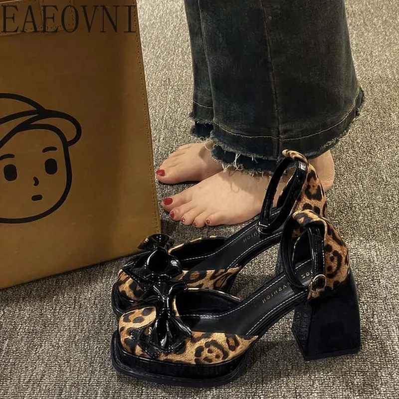 Sandaler Platform Heel Chunky Shoes Women Ankle Strap Fashion Leopard Print Girls Sexy Party Square High 230220