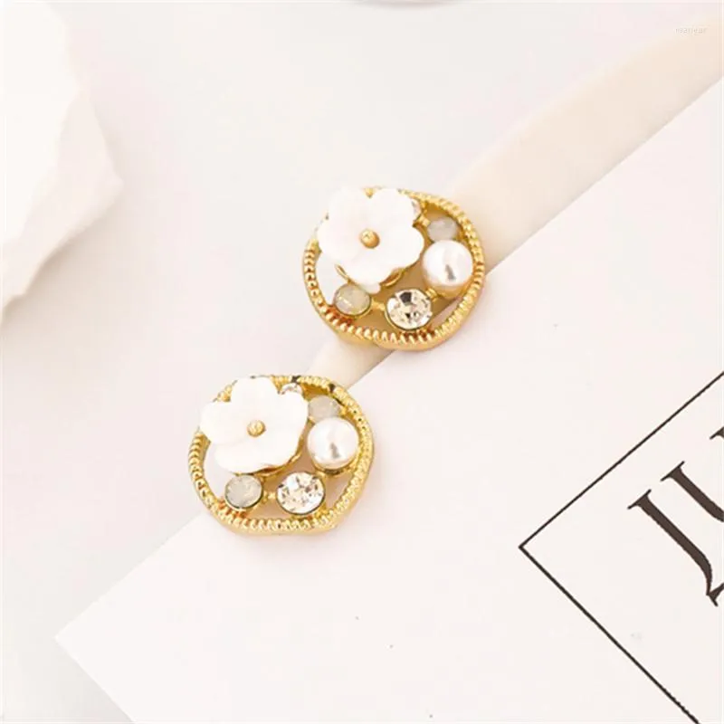 Dangle Earrings شخصية الموضة Camellia White Pearl MS حفل زفاف عيد ميلاد السياحة التذكارية