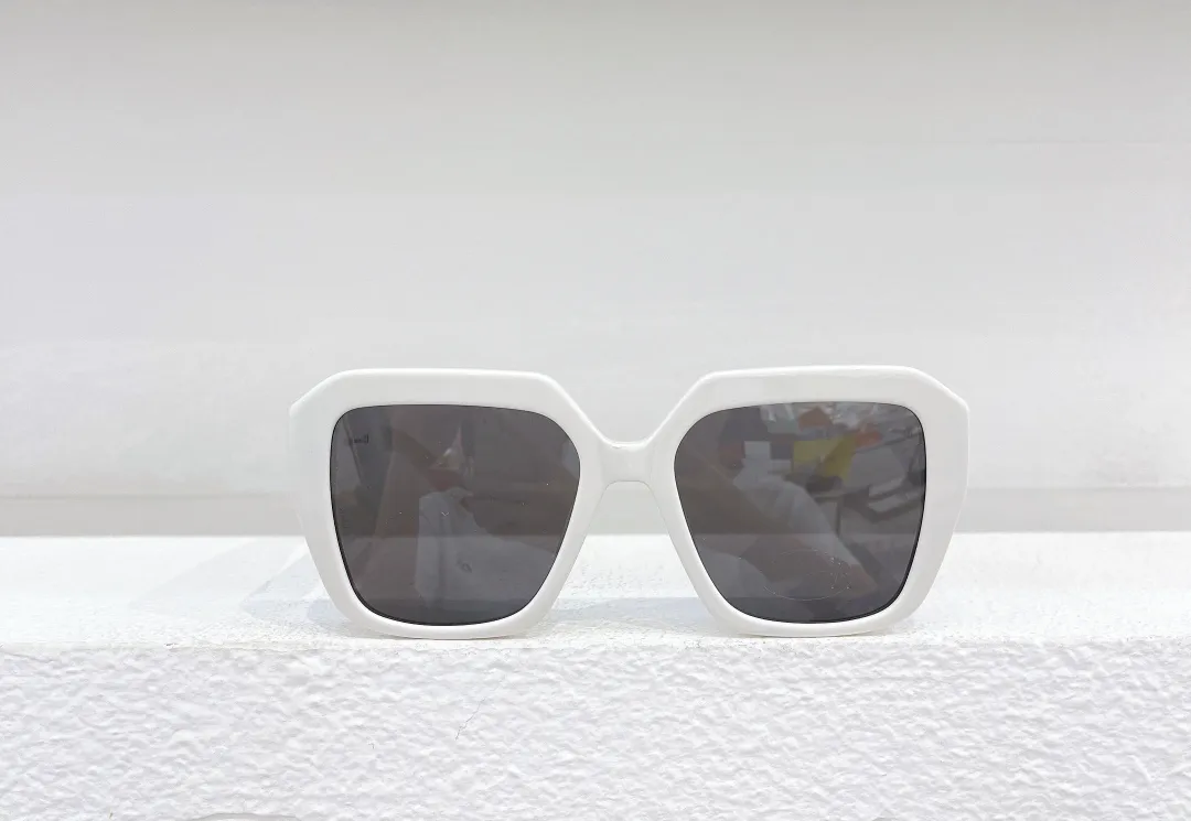 نظارات شمسية للنساء للنساء آخر مبيعات الأزياء أشعة الشمس رجال Gafas de sol Glass UV400 مع مربع مطابقة عشوائي 15ZS