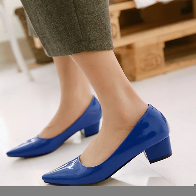 Jurk Schoenen Mode Lage Hakken Elegante Pumps Vrouwen Schoenen Casual Snoep Geel Blauw Rood Naakt Hakken Kantoor Trouwjurk Schoenen Dames Puntige 230221