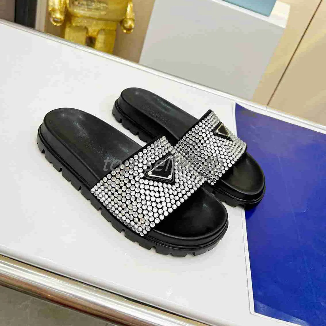 Designer Women Slippers Non-slip Rubber Platform Sandals Ladies Hook Sticking Diamond Decoration Sandal Summer Beach Flip Flops with