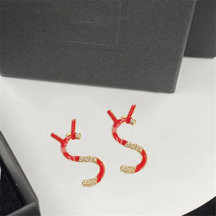 INS Red Letter Eardrop Mulheres Simples Charme de design com diamantes Feminino Trabalho Viagem Ear Stud