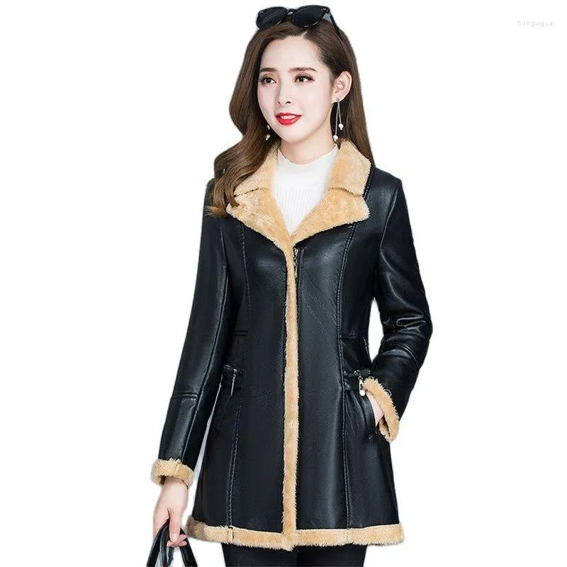 女性の革革冬のPUジャケット女性素敵な追加ベルベット・ワンニン1枚の毛皮のコート女性ミッドレングスルース大規模オーバーコート6xl