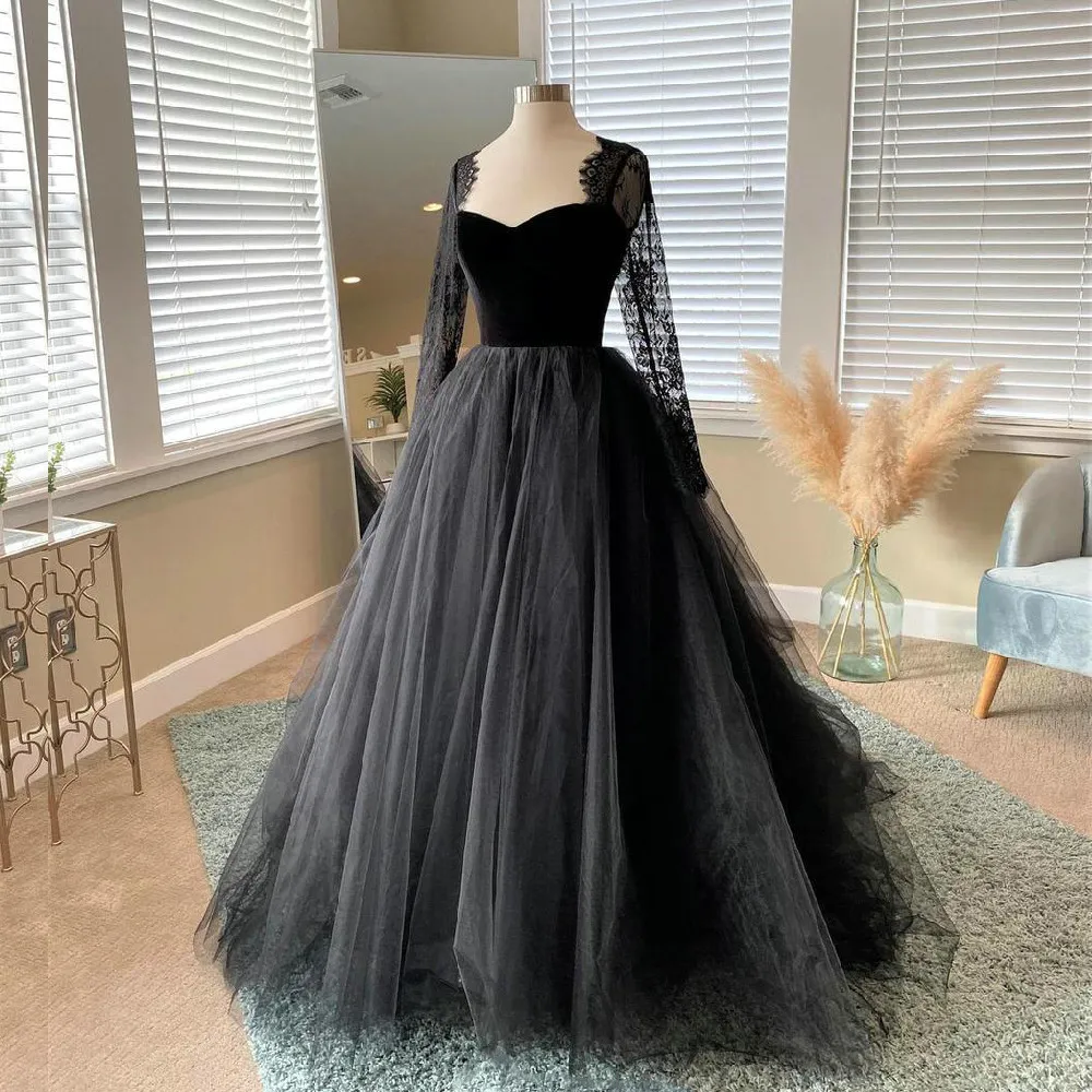 Party Dresses DREAM Gothic Long Sleeves Tulle Wedding Lace Appliques Sweep Black Gown Sweetheart Tiered Bridal 230221