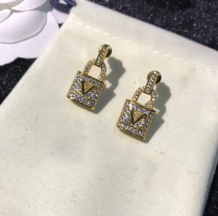 Designer Gold Silver Stud Pearl Heart Earrings Luxury Diamond Lock Designers Earring For Women V Letter Stud Love Studs Wedding Jewlery 2023