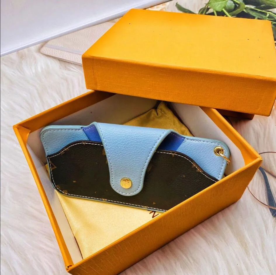 Porte-clés Étui de lunettes de soleil de luxe Marque L Lettre Fleur Unisexe Mode Boîte de lunettes de soleil Emballage PU Cuir V Lunettes Sac Lunettes Accessoires Porte-clés