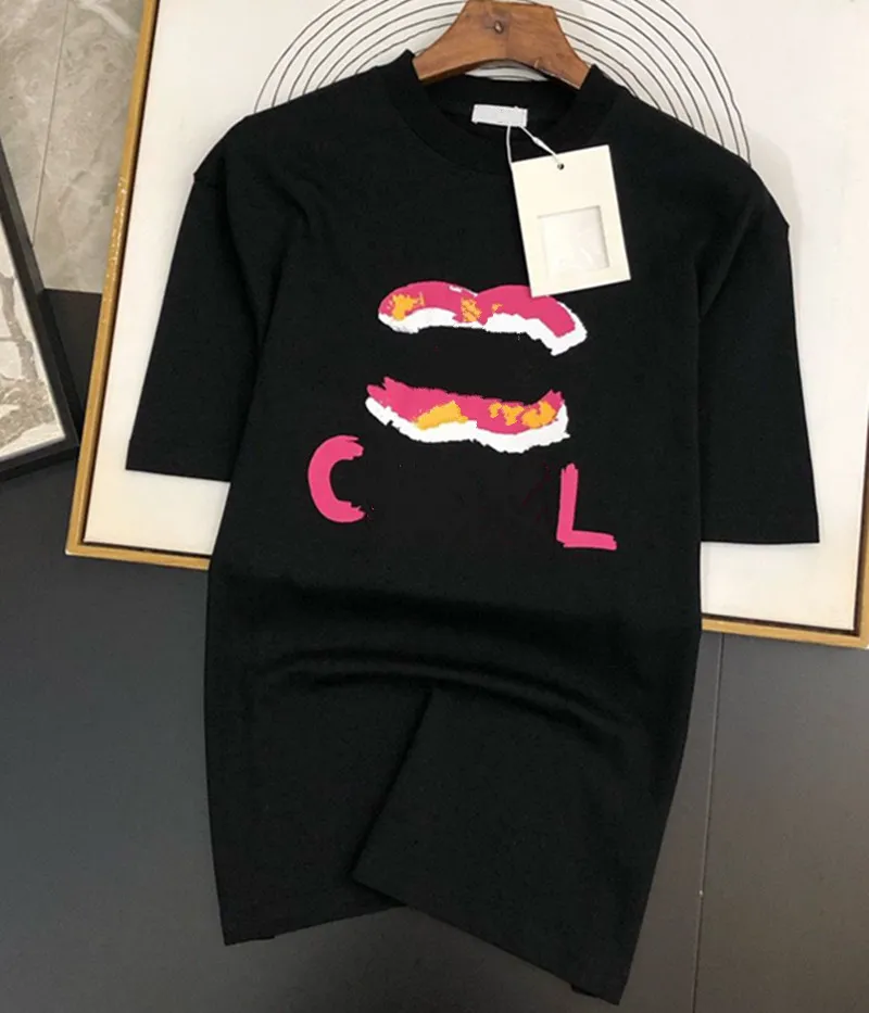 Men's T-Shirts designer 2023 Women's men's brand Designer Clothing Famous T Shirt two C Letter Print Round Neck Sleeve Black White Fashion Men