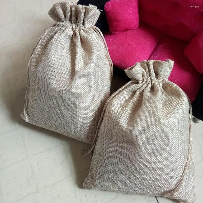 Torebki biżuterii 50pcs 10x14 cm tkanina Burlap ślubne torby na sznurka