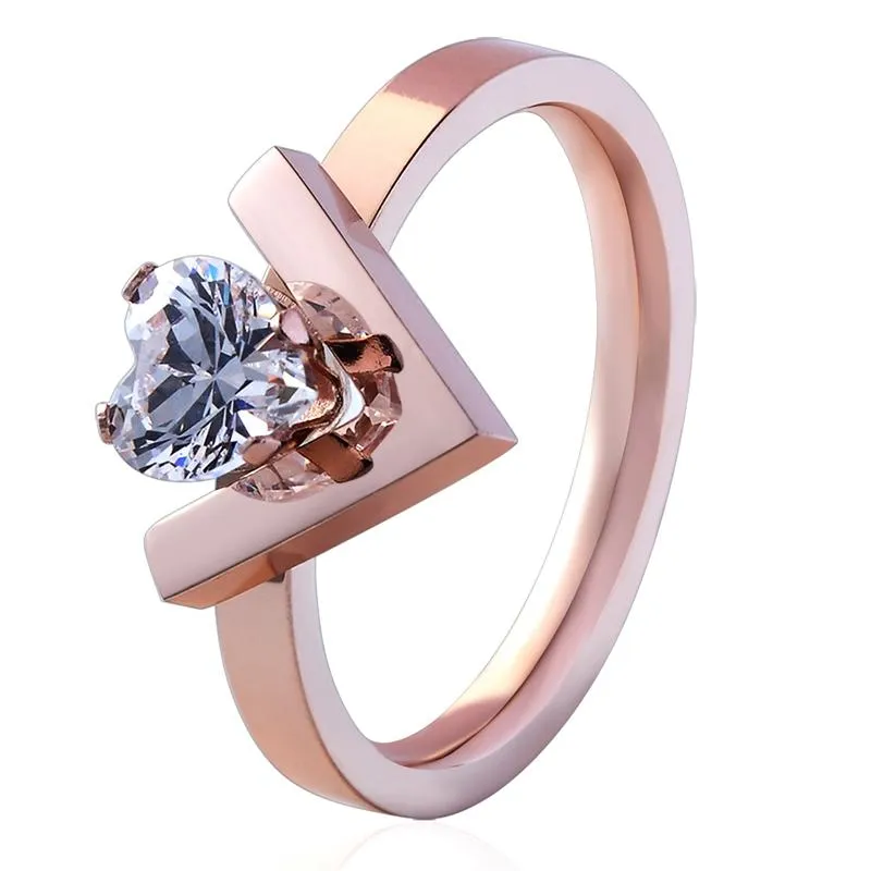 Pierścionki ślubne Wysokiej jakości unikalny design v kształt inkrustowany kryształowy pierścionek Kobiety ze stali nierdzewnej Różowy kolor luksusowy miłość