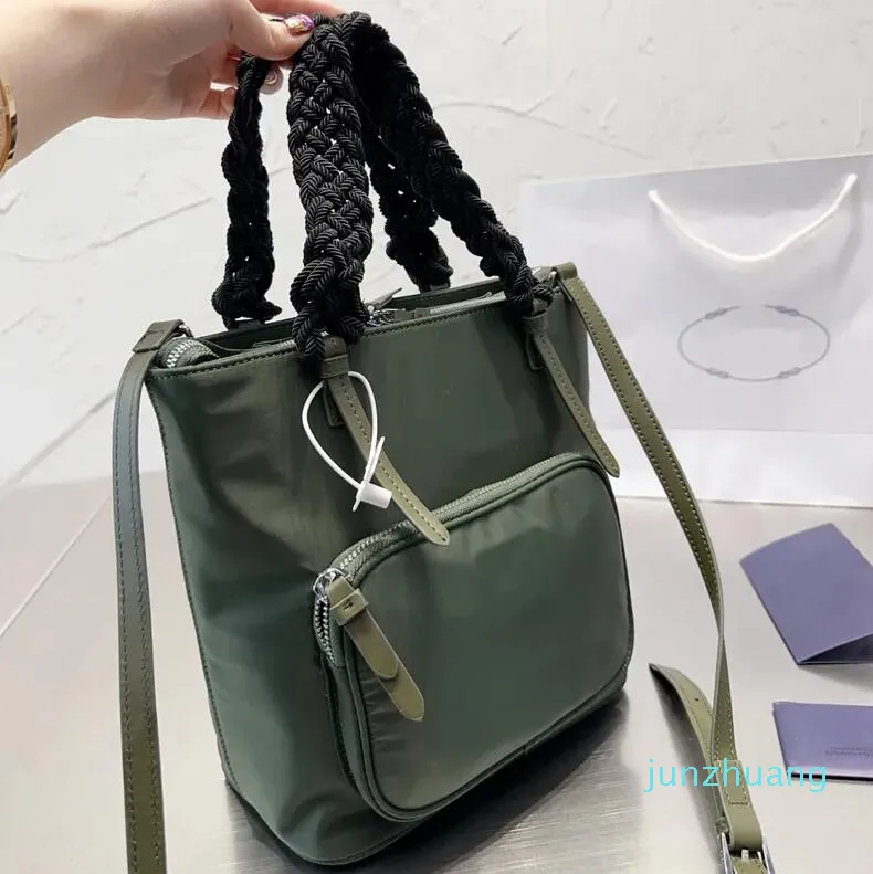 Nylon Shoulder Bag Handbags Large Capacity Shopping Tote Bags Black Hardware Zipper Closure 112 Hand Removable Leather Strap Casual Women Travel Totes