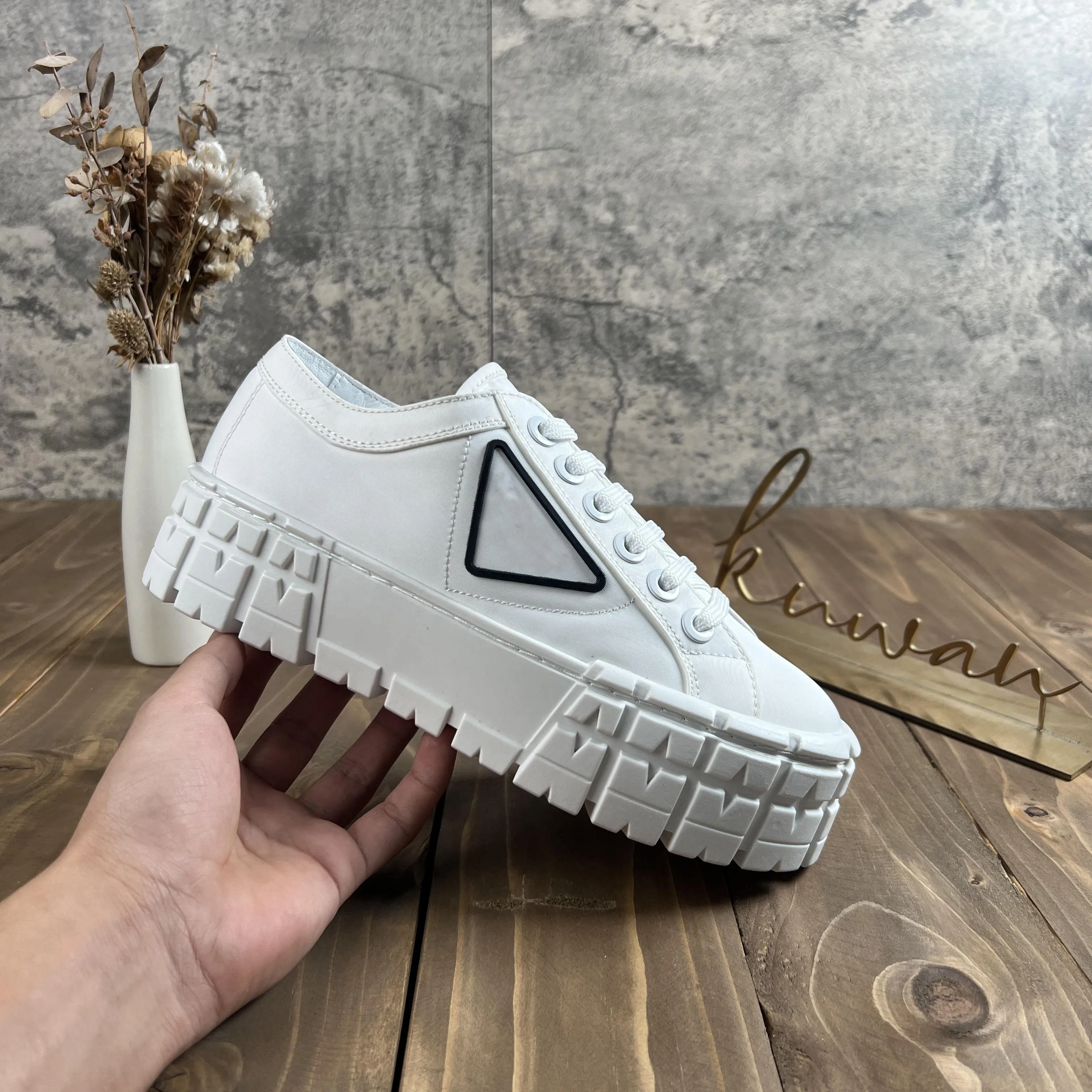 Avec boîte Prad Double Roue Nylon Gabardine Baskets Dsigner Triangle Toile Chaussures Casual Femmes Baskets Baskets Triple Fond Épais Bm 9298