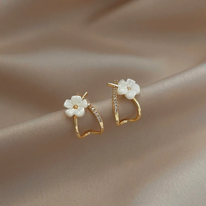 S3465 Fashion Jewelry S925 Silver Needle Cute Flower Stud Earrings For Women Rhinestone Hollow Out Earrings