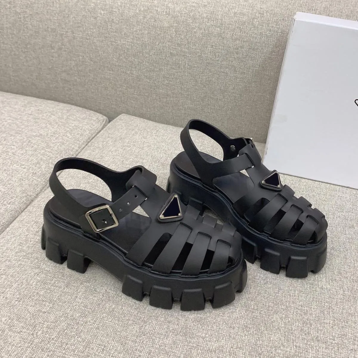 Platform Buckle sandals Hollow woven gear sandal Women's leather muffin sole Roman shoes Designer sneakers Size 35-41