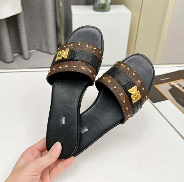 Luxury Designer Leather Ladies Sandals Summer Flat Slippers Shoes Fashion  Beach Women Slippers 35-41 - China Branded Shoes and Shoes price |  Made-in-China.com