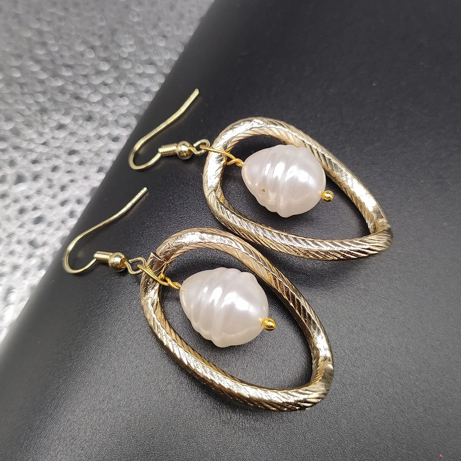 Nieuwe mode Big Hoop Pearl Dange Hook Earring voor vrouwen echte goud vergulde anti-allergie dames bruiloft verloving oorbellen sieraden accessoires voor damesmeisjes