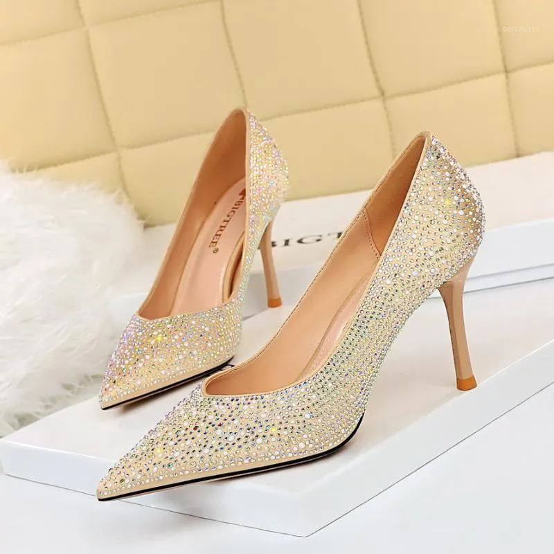 Vestido sapatos 2023 Luxo de luxo de outono 8,5 cm de salto alto bombas lascas bombas de cristal de cristal de ouro rosa ladra lady noiva casamento