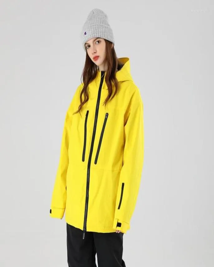 Choosing the Perfect Snowboarding Jacket A Comprehensive Guide