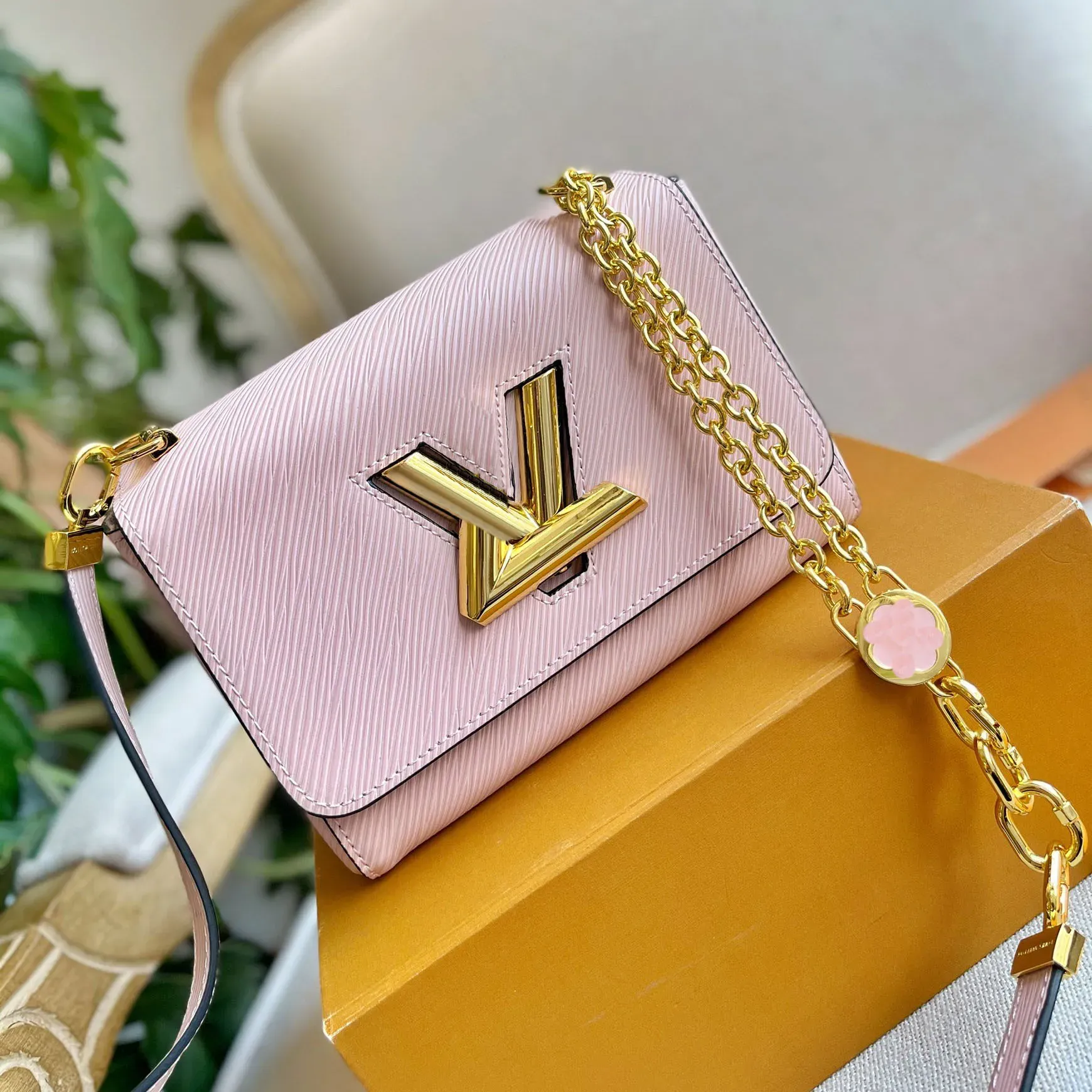Flap Bag Chains Bag HotSluxurys Designers Högkvalitativa damer 2023 Kvinnor Handväska Fashion Clutch Handväskor Plånbok axlar KOSSBODY ARTWORK Letter Pink Bag