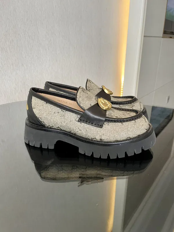 2024 Designer-Damen-Freizeitschuh-Plattform-Slip-Sohlen-Loafer mit Horsebit-Metallschnallen, dicken Sohlen, Damen-Damen-Mädchen-Luxus-Leder-Freizeitschuhe