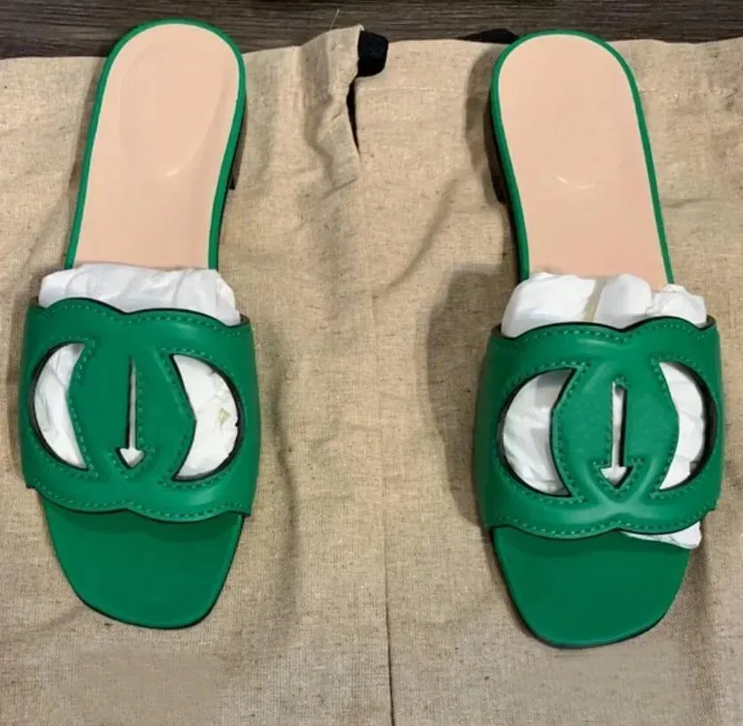 Luksusowy design kobiety Flats Slipper Slajd Slajdowy wycięty sandał Shamrock zielona czarna biała skóra z pudełkiem EU35-42