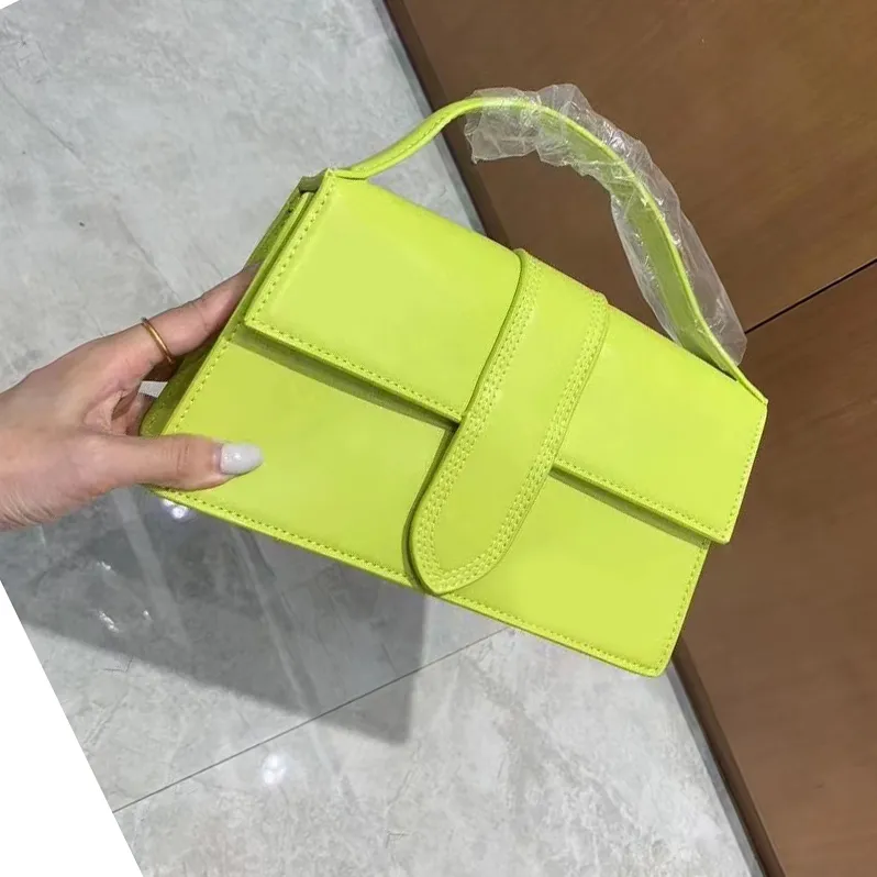 Cadeias de bolsa com aba Bolsas hots 2023 Marcas de grife de luxo Moda Bolsas de ombro Feminino Linha clássica Bolsa Clutch Bolsas de corpo cruzado Carteiras de arte Cartas impressas