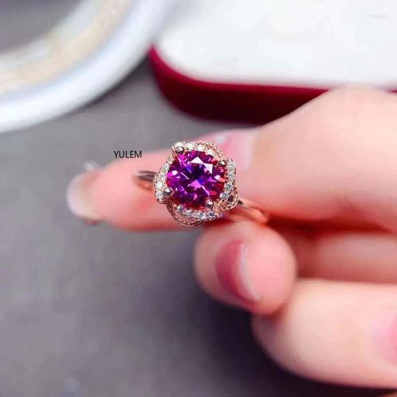 クラスターリングYulem Lab Moissanitering1ラウンドの華麗なダイヤモンドの結婚指輪と箱の魔法の紫色のモイサナイト