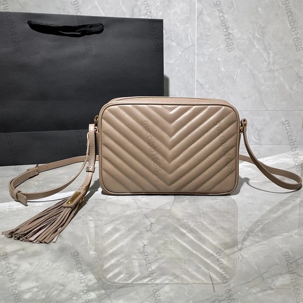 10A Spegel Kvalitet Designer Lou Kameraväska Liten 23 cm Kvinnor Naken Kalvskinn Chevron Quiltad Handväska Lyxig äkta läder Handväska Crossbody Svart Axel Tofs Box Väskor