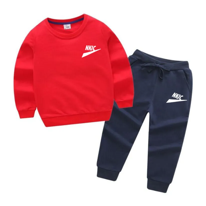 新しい春のキッズファッション服セット男の子O-Neck Pullover Sweatshirts Loose Sweatpants 2PCSスーツ新しいブランドロゴプリントトラックスーツセット