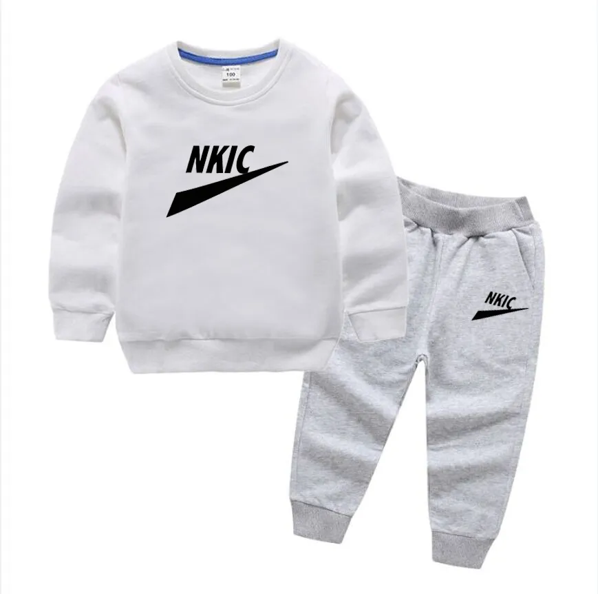 Nya baby modekl￤der s￤tter barn 1-13 ￥r kostym pojkesp￥r barn kostymer hoodies toppbyxor 2 st.