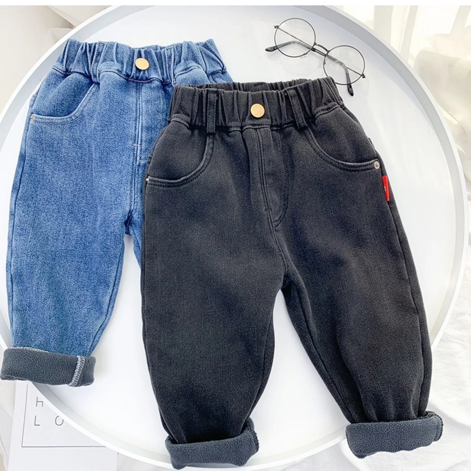 Jeans Jeans invernali per bambini Pantaloni in denim versatili Pantaloni caldi in pile Pantaloni jeans classici Pantaloni neri blu Ragazzi Jeans casual Abbigliamento per bambini 230223