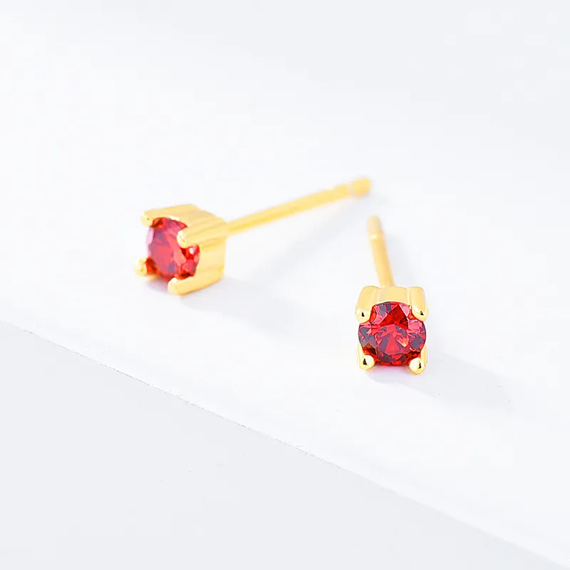 Boucles d'oreilles en argent 925 pour femmes Cristaux colorés européens et américains Mini boucles d'oreilles Style froid simple Zircon à quatre griffes Petits clous d'oreille