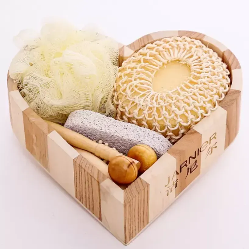 Coffret cadeau promotionnel en bois en forme de coeur 6 pièces accessoire de bain éponge/peigne en bois/brosse de Massage/spa/cadeau de bain bb0223