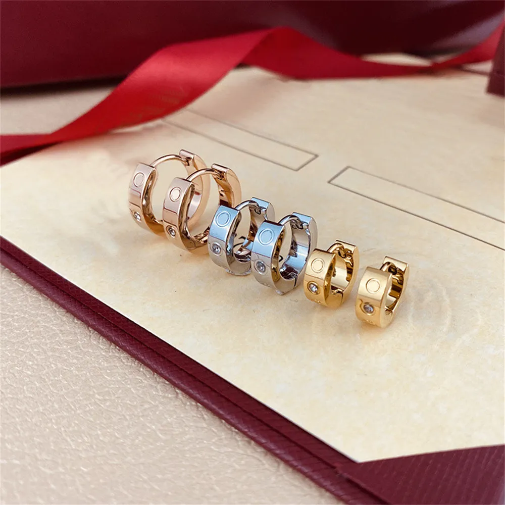 Titanium Steel Stud Diamond Earges cr￩atrices pour femme tendance simple mode diamant dame petite boucles d'oreilles en or