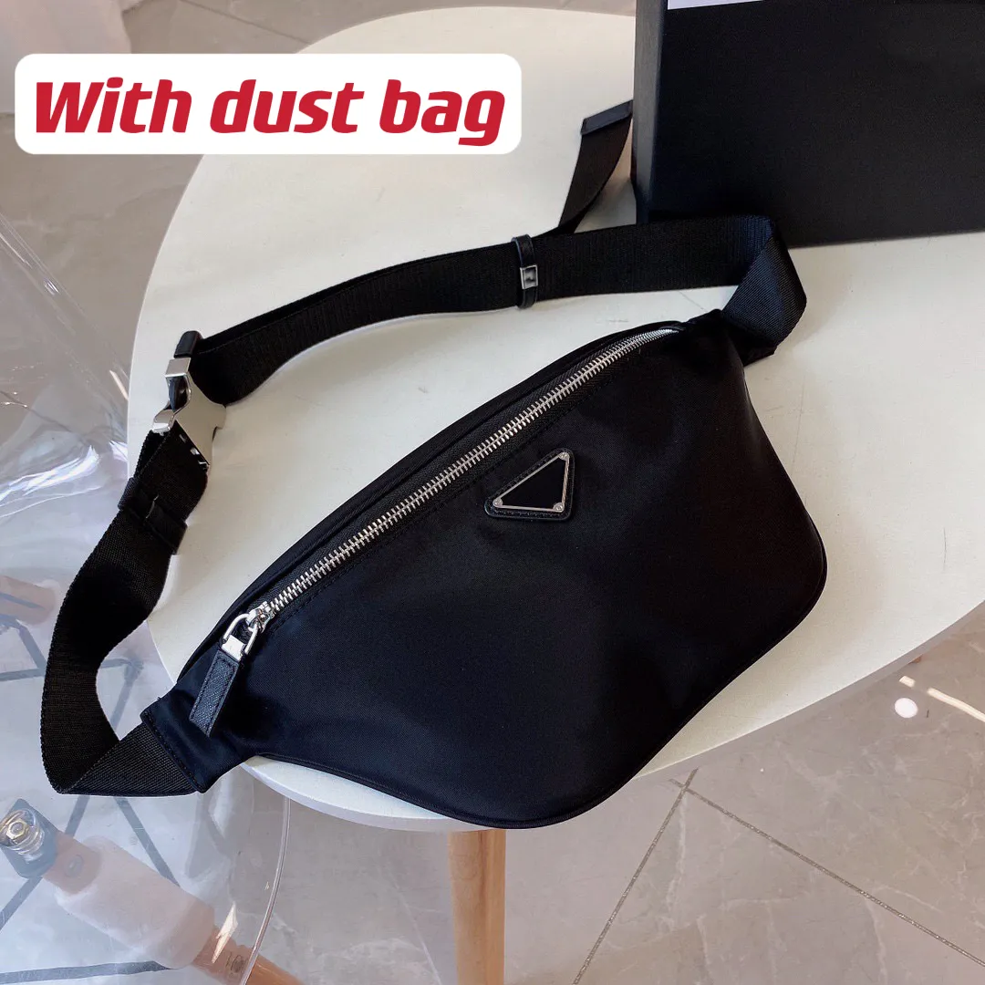 Re-Nylon och Saffiano Läder Bältesväska Dam Designer Bumbag Emaljerad metall triangellogotyp på framsidan Kvinna Crossbody Hobo Väskor Re-Nylon logotyptryckt foder