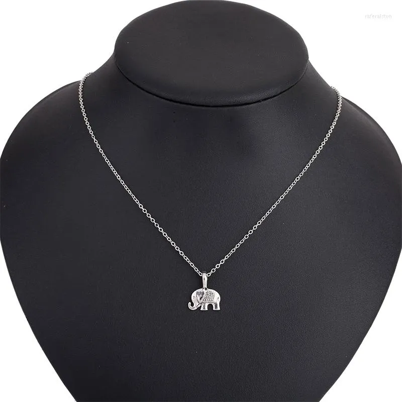 Anhänger Halsketten HuaTang INS Style Single Layer Halskette für Frauen Charming Vintage Silber Farbe Elefant Schmuck Trendy Party Geschenke