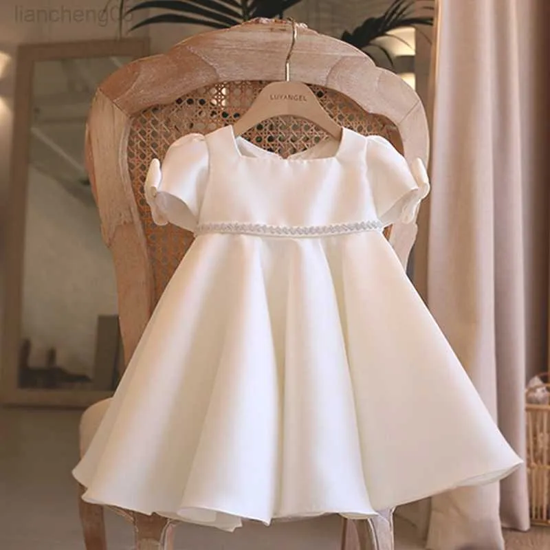 Flickans klänningar Baby Girls First Birthday Party Dresses For Children Princess White Ball Gown Spädbarn Bröllop Vestidos Toddler Girl Bow Dress W0224