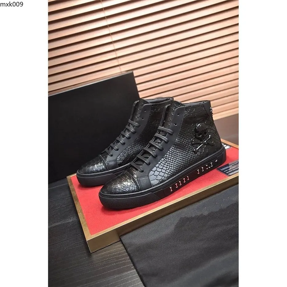 Moda Man Sapatos casuais designer de luxo tênis genuíno em couro de tênis pontiagudo de tênis de corrida de tácio de pico de tênis de corrida para fora dos tênis m9kjk000001