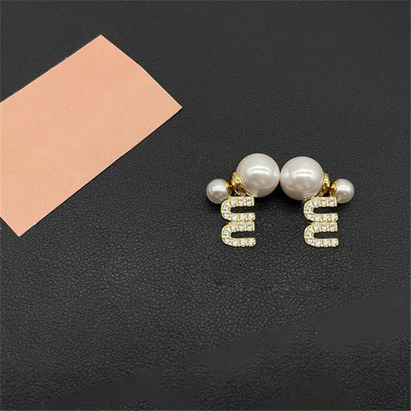 Bright Plump Pearls Ear Stud Women Letter Charm with Diamond Pendant Lady Retro Fashion Earrings