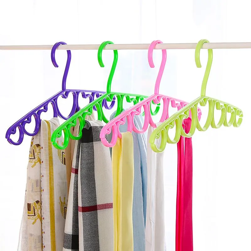Hangers 4pcs/veel poreuze plastic plastic wrap multifunctionele zijden sjaalriemriem voor kledingrekjes