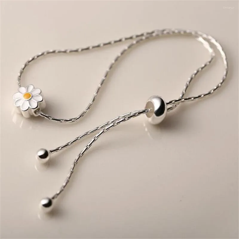 Charmarmband elegant mode vit blomma daisy armband för kvinnor temperament silver färg runda pärlor koppar armband smycken