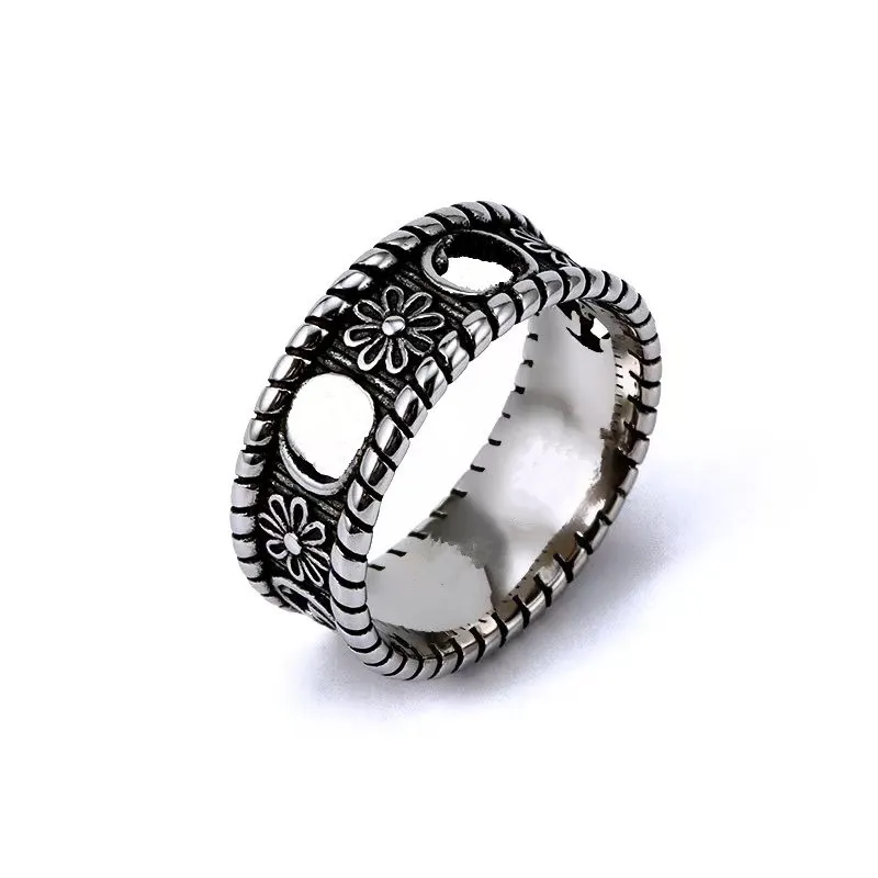 Klassiska bandringar ring Titanium Steel Herrens kvinnors vinge Chrysanthemum Letter Silver Designer Lyxig presentvän Bröllopsmycken