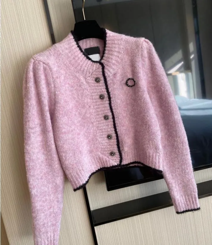 Runway Designer Pink Knitwear With Brosch Solid Two and a Half O-Neck Women's Elegant Sticked Wool Long Sleeve Short Coat