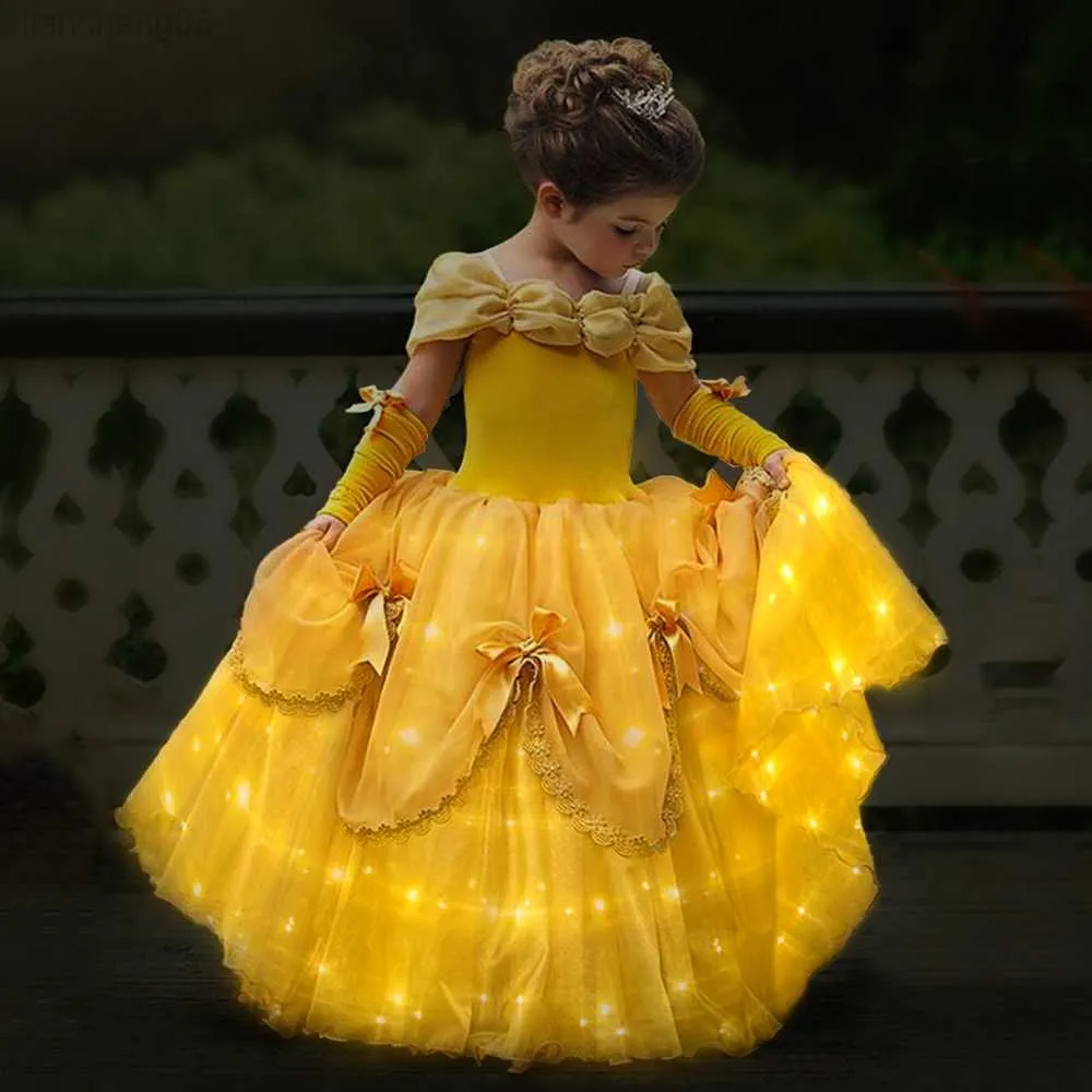 Robes de fille Cour européenne Venez princesse LED Light Up Robe jaune Glamour Girl Cosplay Carnaval Cadeau d'anniversaire Robe de soirée Robe de soirée W0224